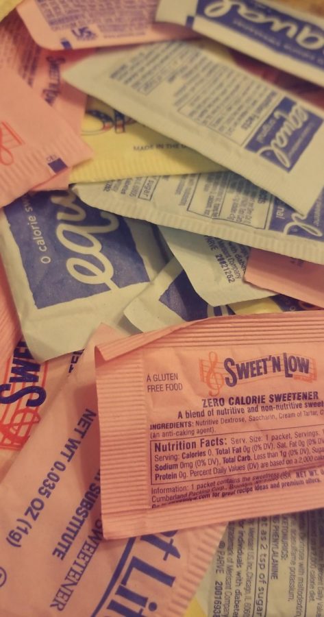 Artificial sweeteners, such as SweetN Low and Splenda, contain no calories. 