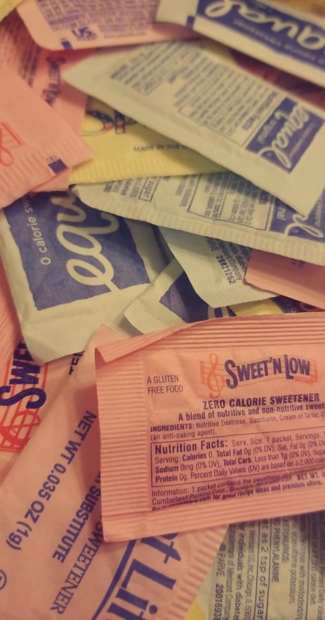 Artificial sweeteners, such as Sweet'N Low and Splenda, contain no calories. 