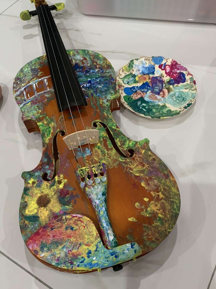 Breaking from tradition, a group of students led by Eileen Yun and Jordan Kuo presented the music staff with a beautifully hand-painted violin at the event to symbolize the students gratitude for their favorite teachers.